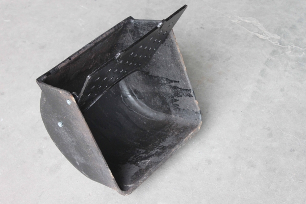 球（qiú）墨鑄（zhù）鐵母豬食（shí）槽