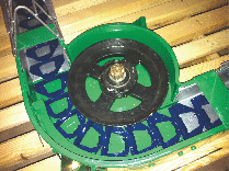 鏈板式種雞喂（wèi）料機