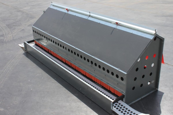 自動（dòng）集蛋式產（chǎn）蛋箱